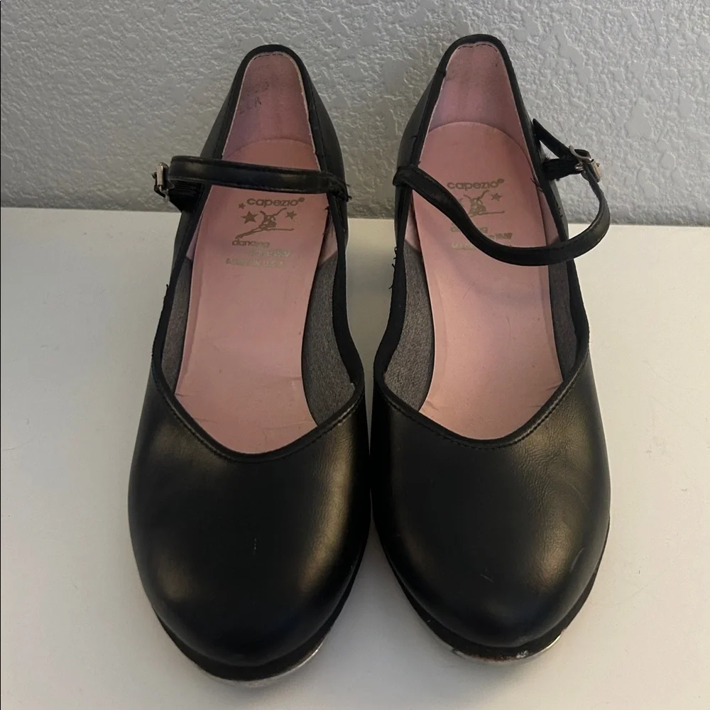 Capezio Girls Black Closed Toe Ankle Strap‎ Kitten Heel Tap Dance Shoes Size 8W